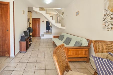 Sala de apartamento para alugar com 2 quartos, 68m² em Jardim Las Palmas, Guarujá