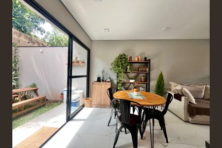 Sala de casa de condomínio à venda com 2 quartos, 85m² em Parque Taquaral, Campinas