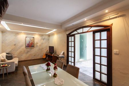 Sala 1 de casa à venda com 2 quartos, 220m² em Novo Glória, Belo Horizonte