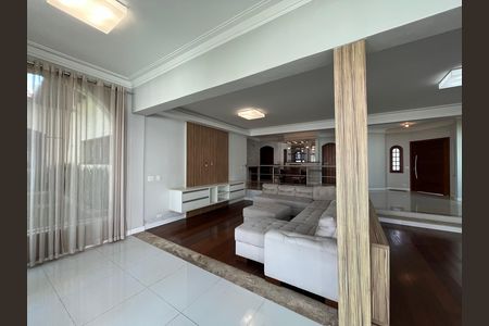 Sala de casa de condomínio para alugar com 5 quartos, 915m² em Jardim Sao Paulo Ii, Cotia