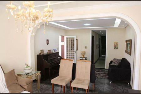 Sala de casa para alugar com 4 quartos, 331m² em Jardim Vera Cruz, Contagem