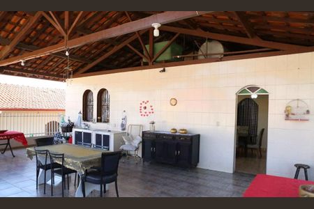 Varanda de casa para alugar com 4 quartos, 331m² em Jardim Vera Cruz, Contagem