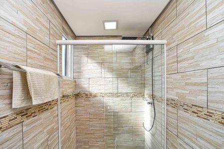 Banheiro da Suíte de apartamento para alugar com 1 quarto, 42m² em Parque Santa Fé, Porto Alegre