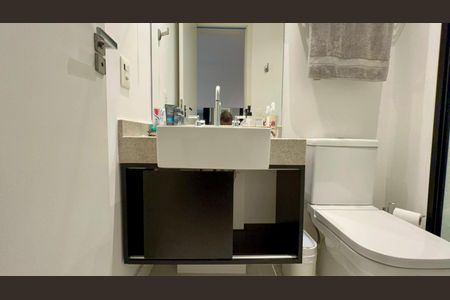 Banheiro de apartamento para alugar com 1 quarto, 72m² em Vila Madalena, São Paulo