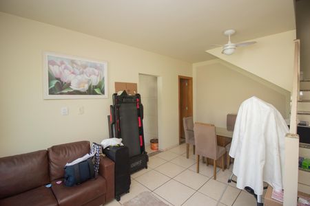 Sala de casa à venda com 2 quartos, 203m² em Tropical, Contagem