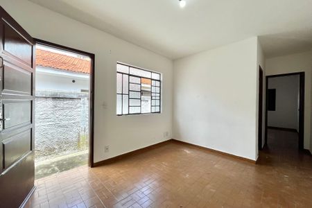 Sala de casa à venda com 2 quartos, 90m² em Jardim Itacolomi, São Paulo