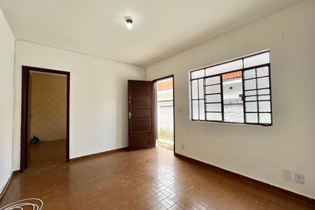 Sala de casa à venda com 2 quartos, 90m² em Jardim Itacolomi, São Paulo