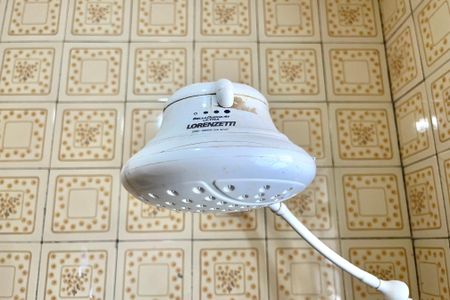 Banheiro de casa à venda com 2 quartos, 90m² em Jardim Itacolomi, São Paulo