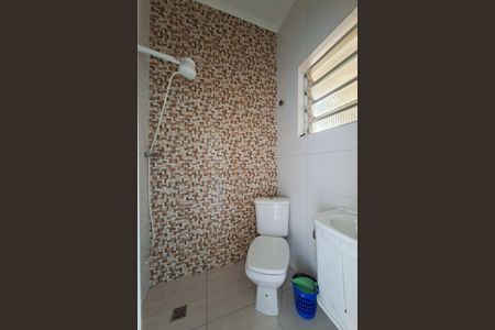 Banheiro de kitnet/studio para alugar com 0 quarto, 28m² em Cidade Ocian, Praia Grande