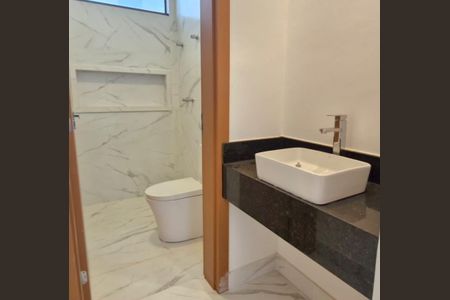 Banheiro social de casa à venda com 3 quartos, 135m² em Várzea, Lagoa Santa