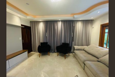Sala de casa para alugar com 4 quartos, 460m² em Jardim Presidente Dutra, Guarulhos
