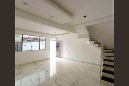 Sala de casa para alugar com 3 quartos, 105m² em Sinimbu, Belo Horizonte