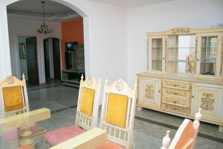 Sala de casa à venda com 5 quartos, 364m² em Ipiranga, Belo Horizonte