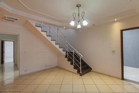 Sala de casa para alugar com 4 quartos, 240m² em Jardim Santa Adelia, São Paulo