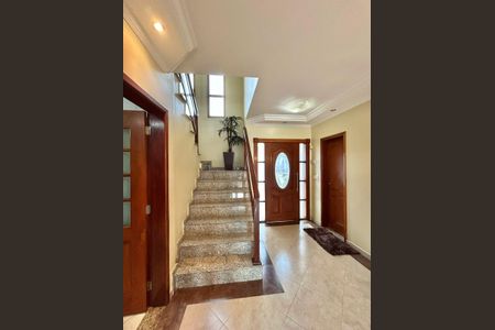 Casa para alugar com 4 quartos, 253m² em Jardim Virginia Bianca, São Paulo