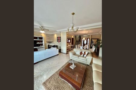 Casa para alugar com 4 quartos, 253m² em Jardim Virginia Bianca, São Paulo