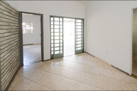 Sala de casa à venda com 2 quartos, 460m² em Barreiro, Belo Horizonte