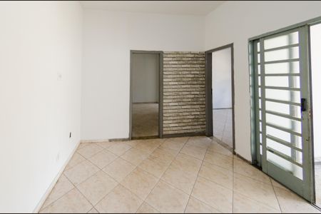 Sala de casa à venda com 2 quartos, 460m² em Barreiro, Belo Horizonte