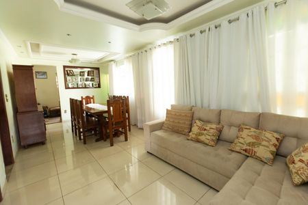 Casa para alugar com 3 quartos, 360m² em Flamengo, Contagem