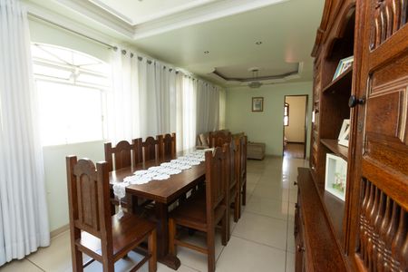 Casa para alugar com 3 quartos, 360m² em Flamengo, Contagem