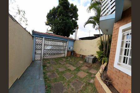 Casa à venda com 3 quartos, 250m² em Vila Paiva, São Paulo