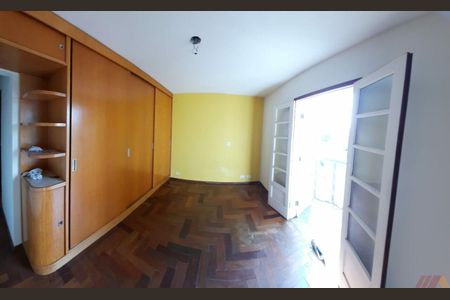 Casa à venda com 3 quartos, 250m² em Vila Paiva, São Paulo