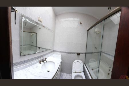 Casa à venda com 3 quartos, 250m² em Vila Paiva, São Paulo