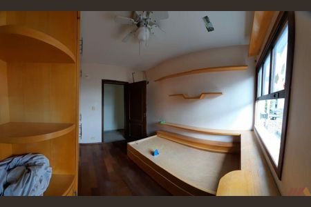 Casa à venda com 3 quartos, 250m² em Vila Paiva, São Paulo