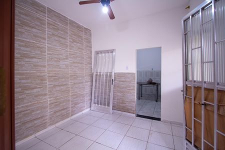 Sala de casa para alugar com 1 quarto, 60m² em Paraíso, São Gonçalo