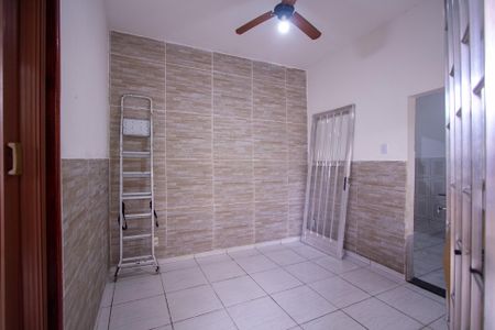 Sala de casa para alugar com 1 quarto, 60m² em Paraíso, São Gonçalo