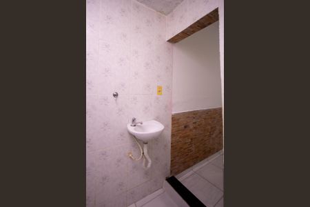 Banheiro da Suíte de casa para alugar com 1 quarto, 60m² em Paraíso, São Gonçalo