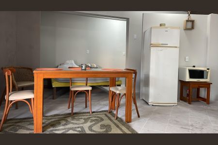 Sala de kitnet/studio para alugar com 1 quarto, 34m² em Lagoa da Conceição, Florianópolis