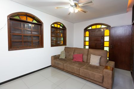 Casa para alugar com 3 quartos, 377m² em Jardim Riacho das Pedras, Contagem