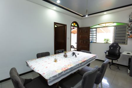 Casa para alugar com 3 quartos, 377m² em Jardim Riacho das Pedras, Contagem