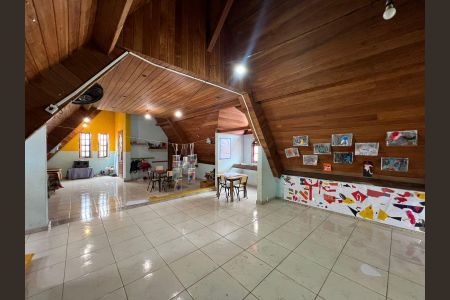 Casa para alugar com 3 quartos, 300m² em Sagrada Família, Belo Horizonte