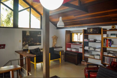 Casa à venda com 3 quartos, 674m² em Menino Deus, Porto Alegre