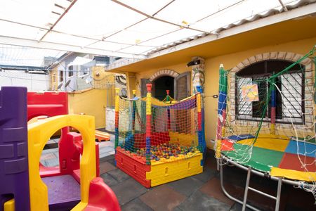 Casa para alugar com 8 quartos, 188m² em Jardim Sao Salvador, Taboão da Serra