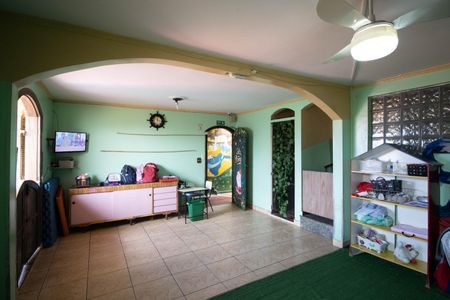 Casa para alugar com 8 quartos, 188m² em Jardim Sao Salvador, Taboão da Serra