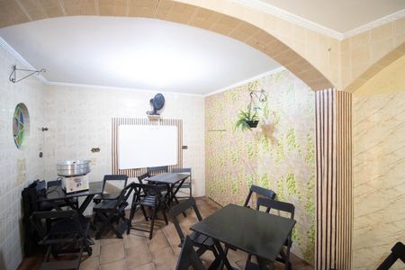 Casa para alugar com 8 quartos, 188m² em Jardim Sao Salvador, Taboão da Serra