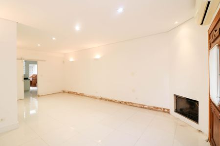 Casa para alugar com 3 quartos, 200m² em Brooklin, São Paulo