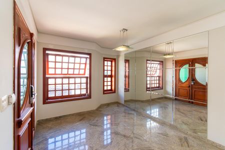Sala de casa para alugar com 6 quartos, 325m² em Vila Zelina, São Paulo