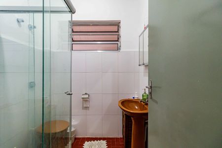 Banheiro social de casa à venda com 3 quartos, 100m² em Conjunto Residencial Butanta, São Paulo