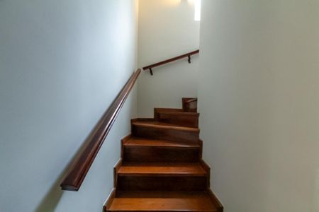 Escada de casa à venda com 2 quartos, 136m² em Santa Terezinha, São Bernardo do Campo