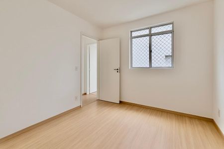 Quarto de apartamento à venda com 2 quartos, 44m² em Camargos, Belo Horizonte