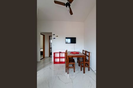 Sala de casa de condomínio para alugar com 2 quartos, 50m² em Vila Caiçara, Praia Grande