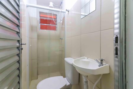 Banheiro de kitnet/studio para alugar com 1 quarto, 20m² em Rio Pequeno, São Paulo