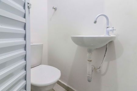 Banheiro de kitnet/studio para alugar com 1 quarto, 25m² em Vila Butantã, São Paulo