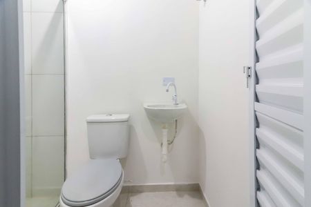 Banheiro de kitnet/studio para alugar com 1 quarto, 25m² em Vila Butantã, São Paulo
