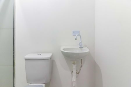 Banheiro de kitnet/studio para alugar com 1 quarto, 25m² em Vila Butantã, São Paulo