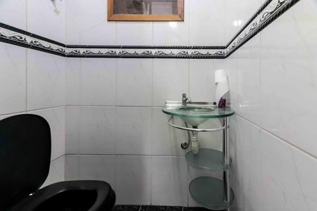 Banheiro de kitnet/studio para alugar com 1 quarto, 35m² em Vila Butantã, São Paulo